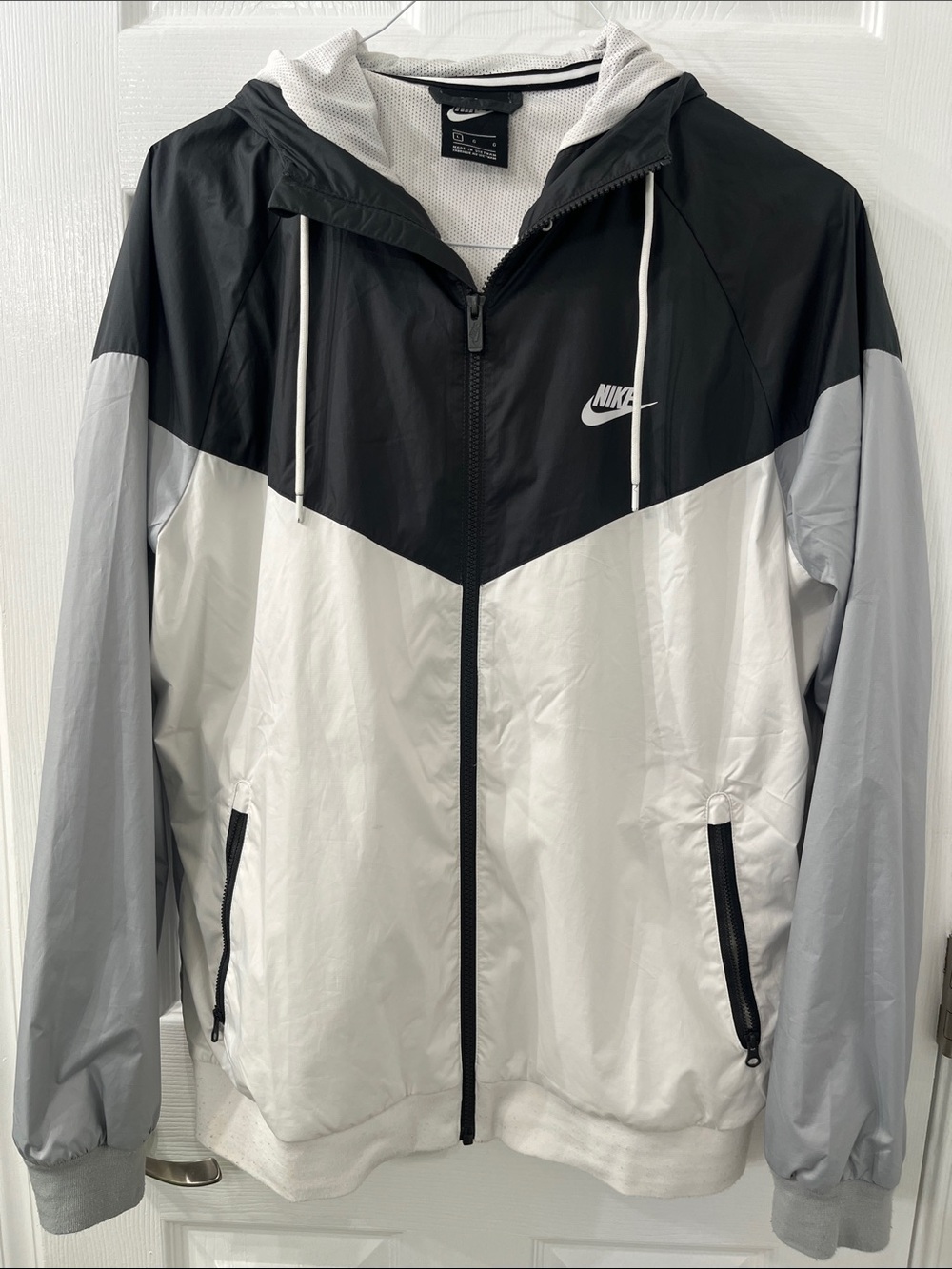 Nike Colorblock Windbreaker Jacket - Black, White & Gray Men’s Large